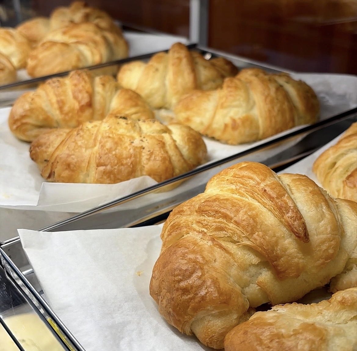 Croissants artesanais recém-assados